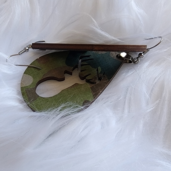 CAMOUFLAGE Deer Earrings, Buck Earrings, Hunting Earrings - Picture 3 of 3